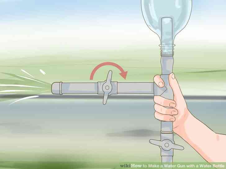 Image intitulée Faire un Pistolet à Eau avec une Bouteille d